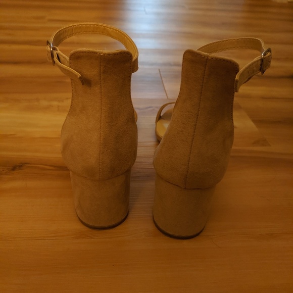 Tan strappy heels - Picture 6 of 6